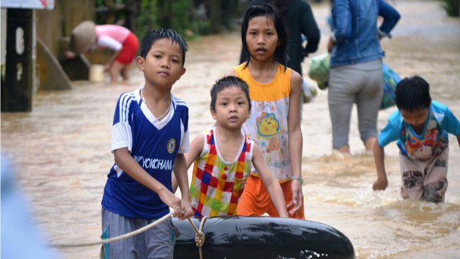 [-]Lũ[-]lên[-]cao,[-]hàng[-]chục[-]nghìn[-]học[-]sinh[-]Quảng[-]Nam[-]nghỉ[-]học